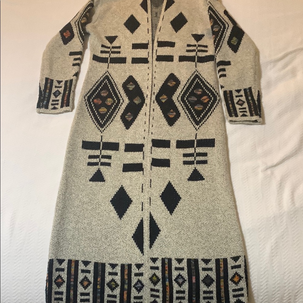 Sioni Black and Cream Geometric Cardigan